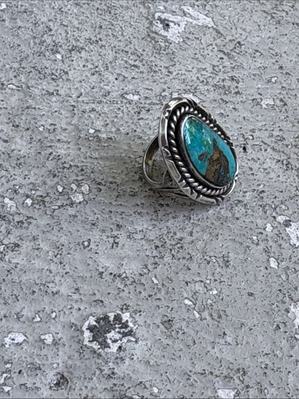 Vintage Navajo turquoise and silver ring